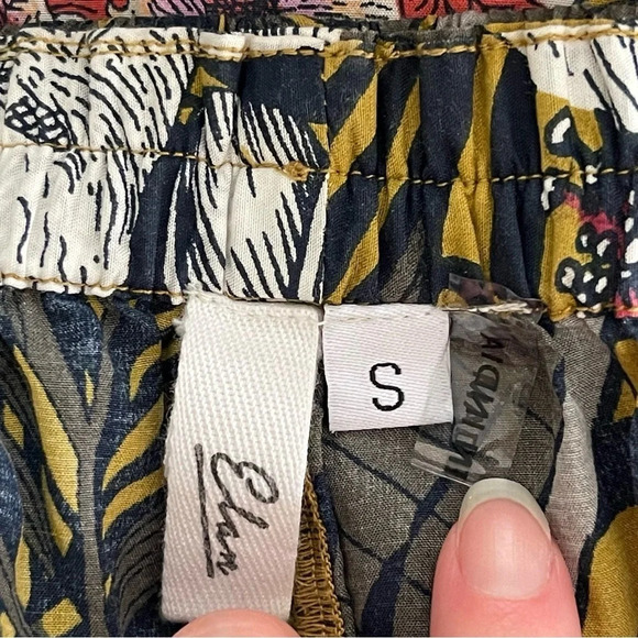 Elan “wrap” pants with panels cover up wide leg size S, but oversized - Picture 4 of 4